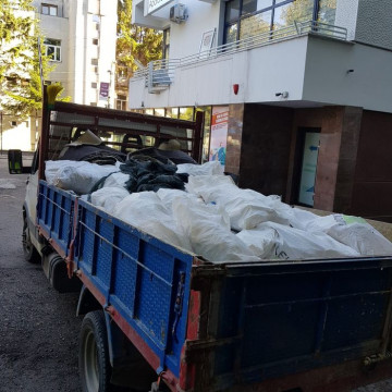 Debarasari, eliberari moloz, mobila veche, gunoaie, pământ